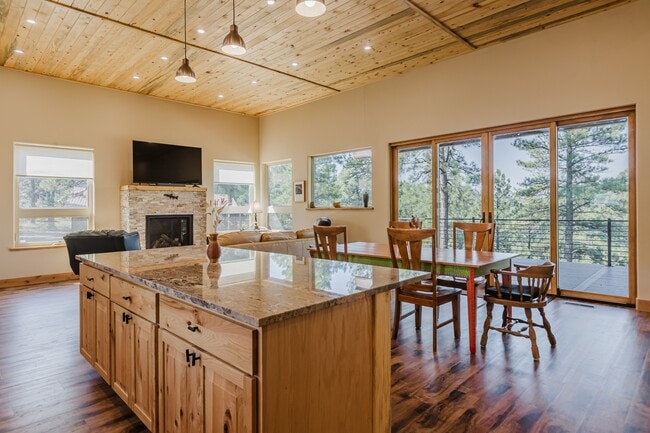 Building Photo - 642 Twincreek Cir