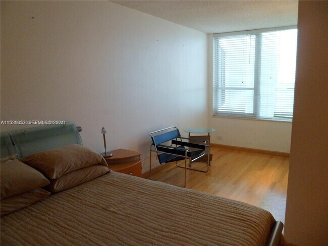 Building Photo - 3505 S Ocean Dr