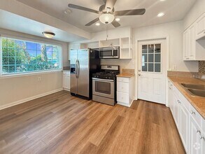 Building Photo - Charming 2B/1BA House w/ Large Yard, Garag...