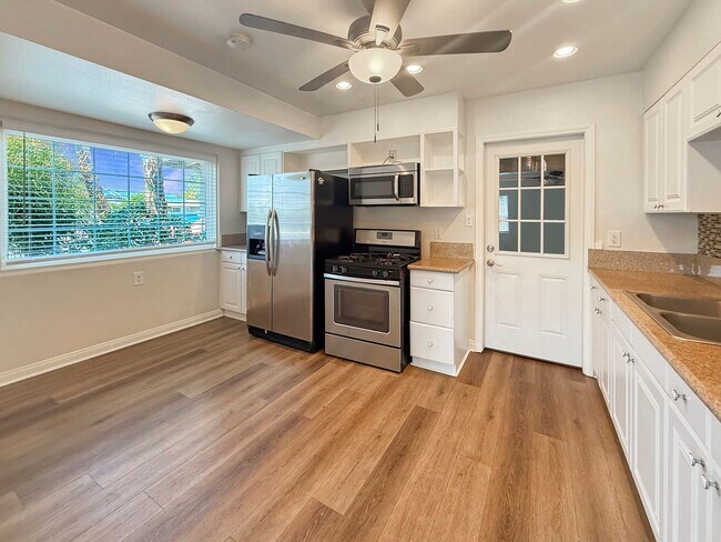 Primary Photo - Charming 2B/1BA House w/ Large Yard, Garag...