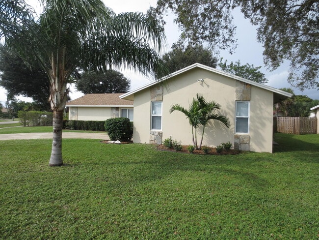 Building Photo - 1283 Anhinga Dr