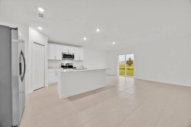 Building Photo - 2398 McKinley Dr