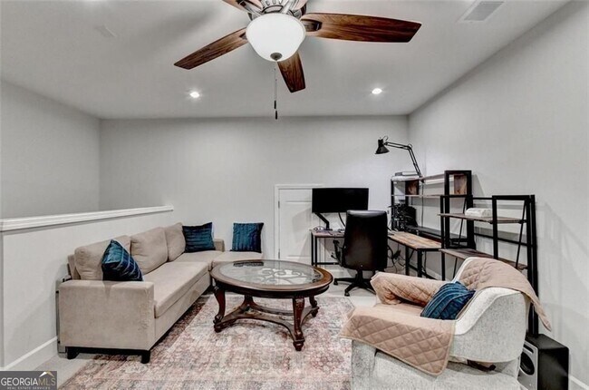 Building Photo - 811 Pineberry Ct