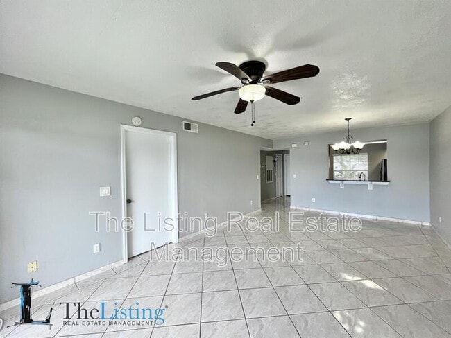 Building Photo - 13828 Timberbrooke Dr