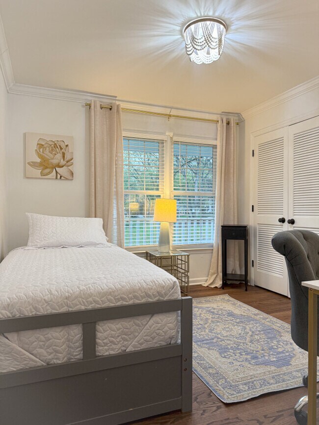 Building Photo - 7601 Bedfordshire Dr