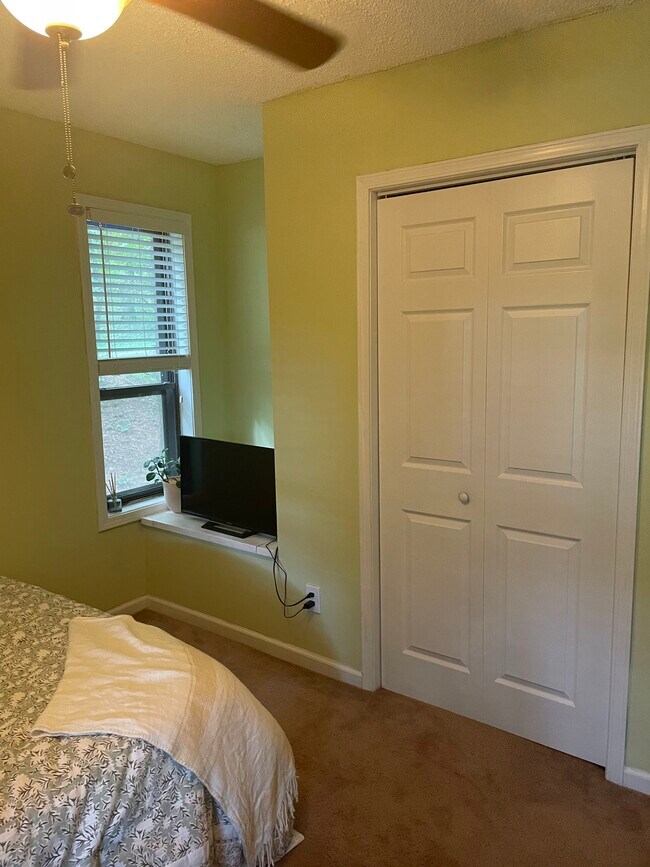 Building Photo - 1543 Hillhaven Dr