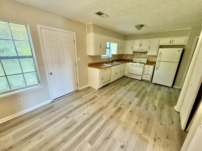 Building Photo - 8267 Canyon Forge Dr