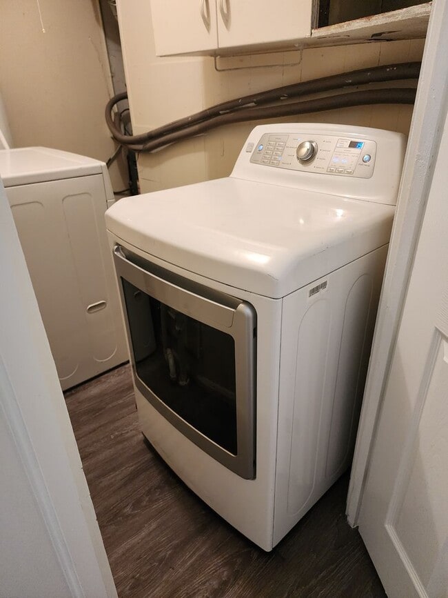 Building Photo - 3 Bedroom Home in Highland, IN