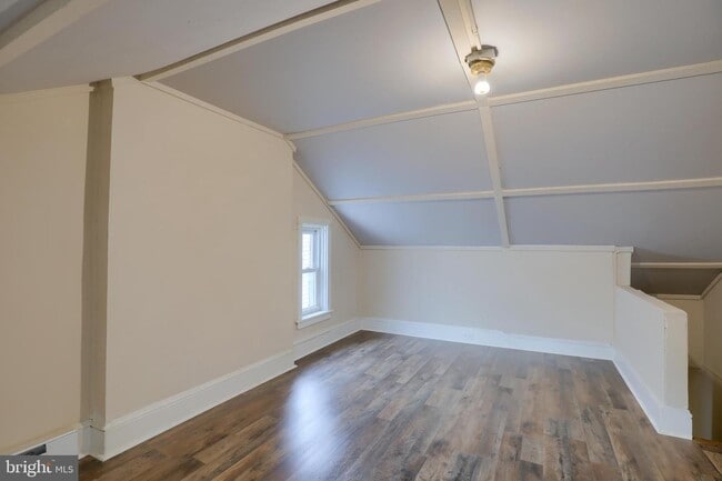 Building Photo - 504 Poplar St