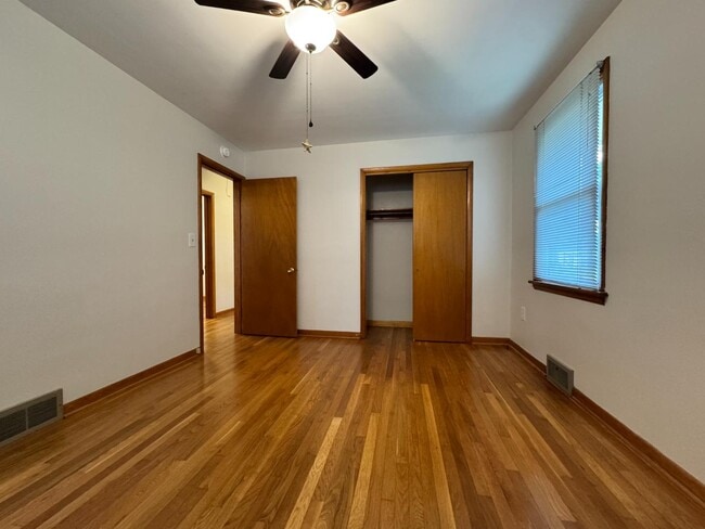 Building Photo - 321 Sharon Ln