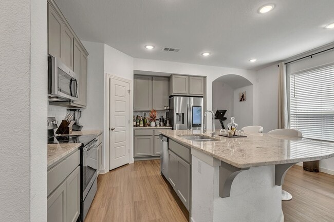 Building Photo - 4011 Logan Dr