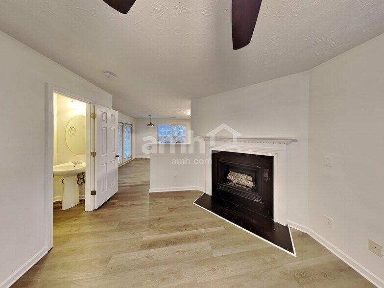 Building Photo - 135 Oak Grove Pl