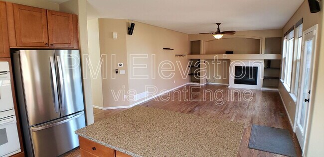 Building Photo - 10740 Windridge Ct