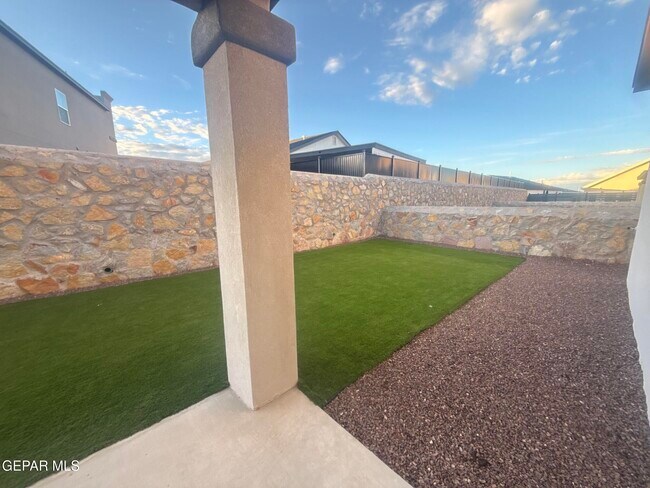 Building Photo - 7421 Rio Rimac Dr