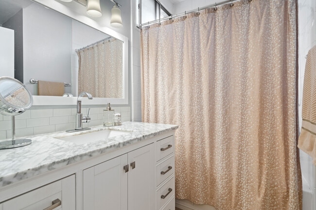 Building Photo - 1440 Veteran Ave