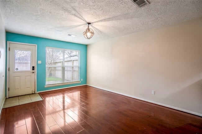 Building Photo - 11817 Southlake Dr