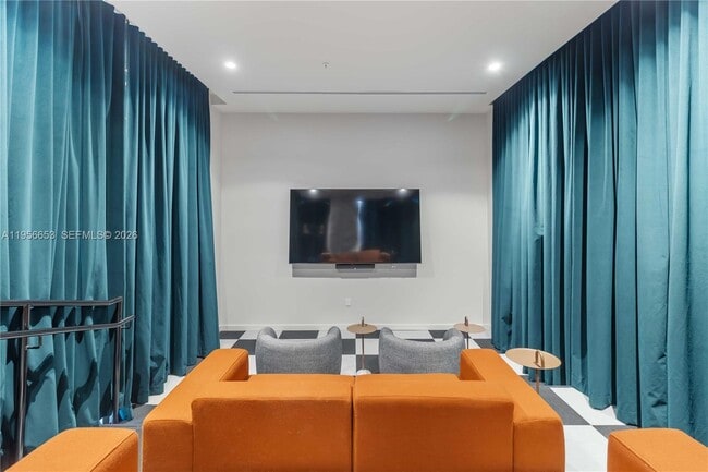 Building Photo - 11 NE 6th St