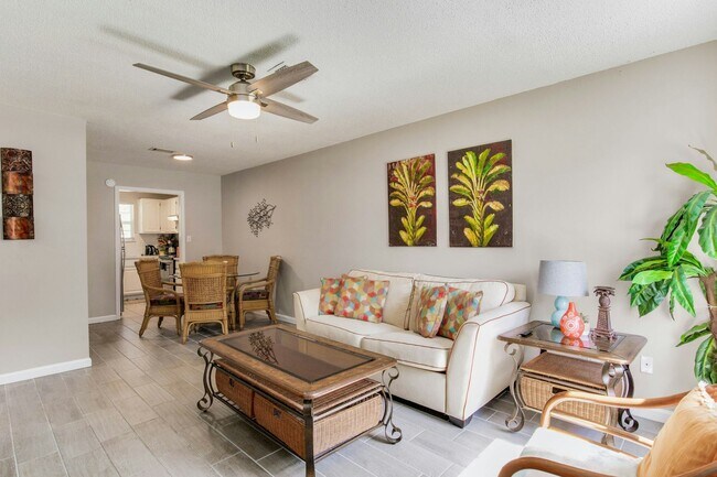 Building Photo - 3410 Green Briar Cir