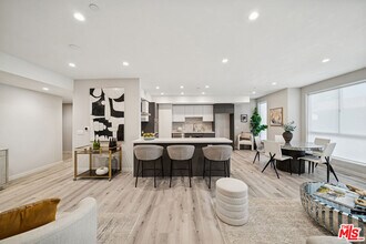 Building Photo - 1051 S Corning St