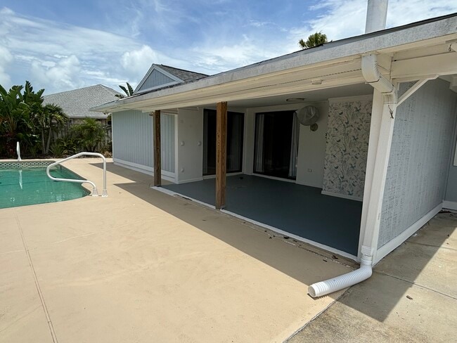 Building Photo - 30 Sea Harbor Dr W