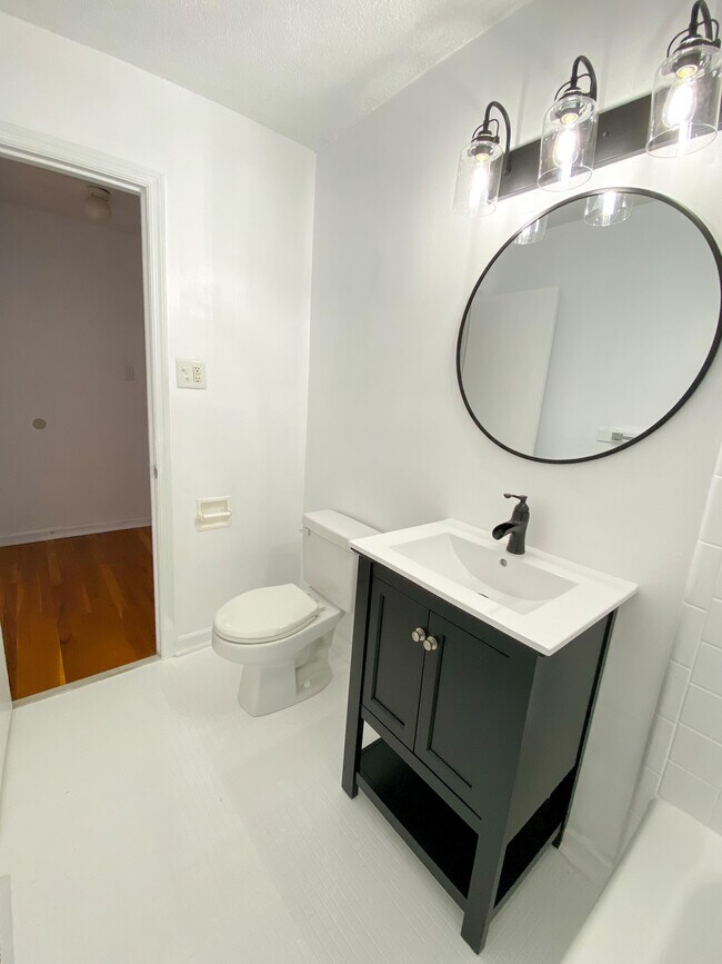 upstairs bathroom (newly remodeled) - 506 N Greensboro St