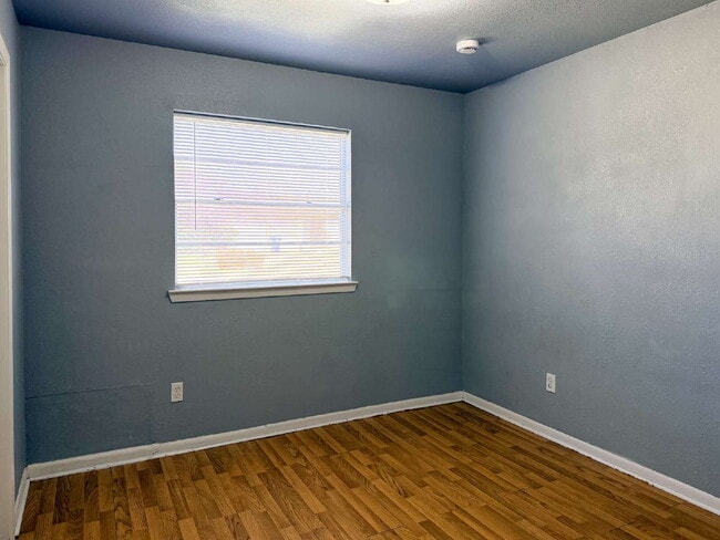 Building Photo - 3-Bedroom Home with 2 Full Baths in Crowley!