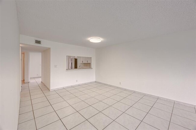 Building Photo - 9818 Nob Hill Ct