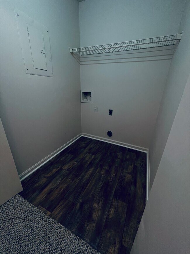 Building Photo - 105 Oriole Dr