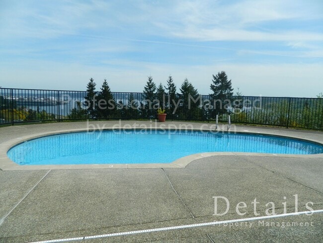 Building Photo - ** APPLICATION PENDING** 2BR Bremerton Condo, Incl W/S/G