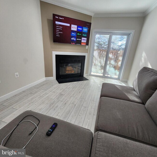 Building Photo - 255 S Pickett St