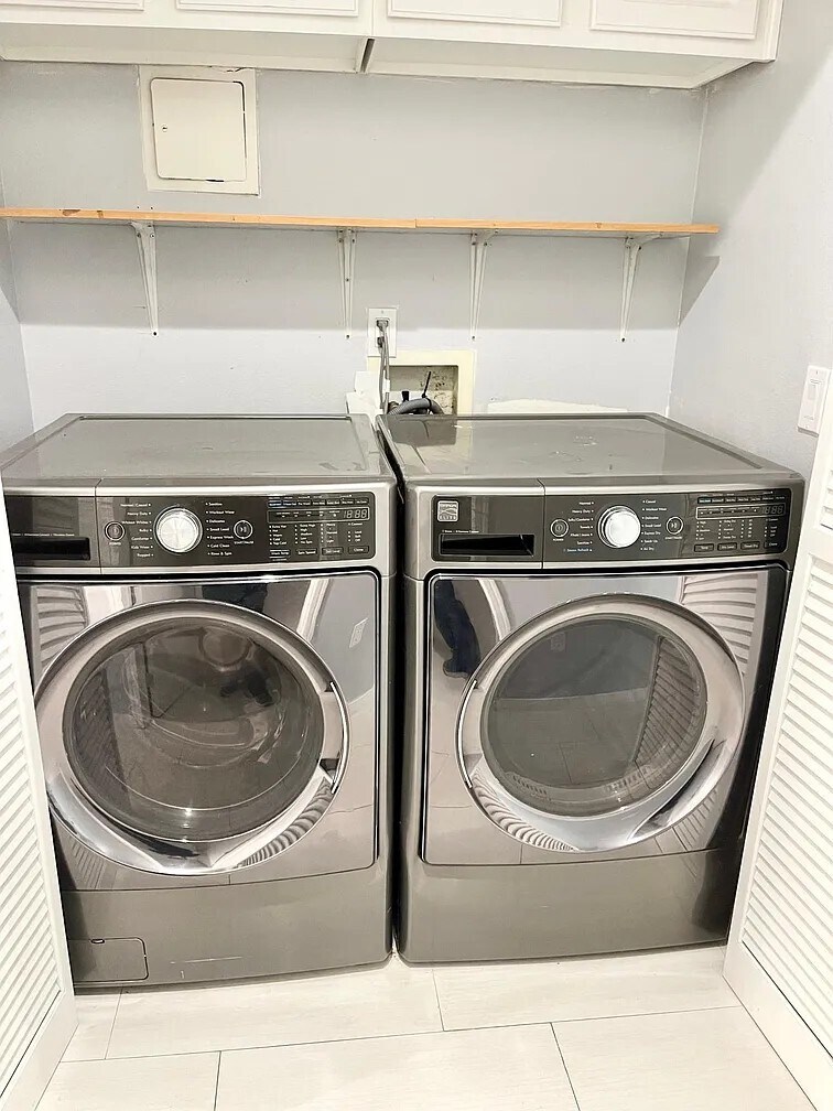 Laundry room - 1222 S Westgate Ave