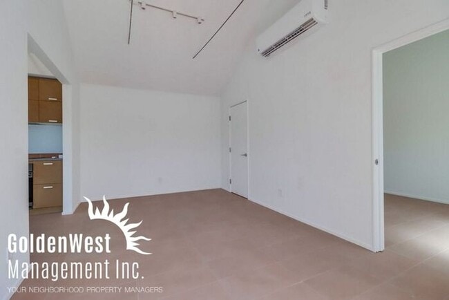Building Photo - Completely Rebuilt Modern 1Bdm 1Ba Apartme...