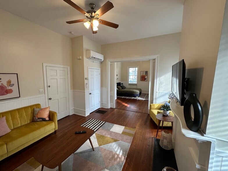 Building Photo - 303 W Park Ave