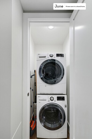 Building Photo - Room in Shared 3 bed/1 bath home in East Village