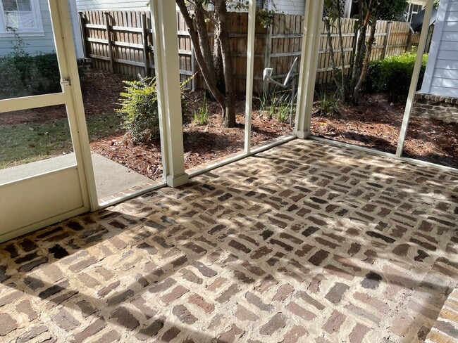 Building Photo - Great 3 Bedroom home - Coming from March 20th