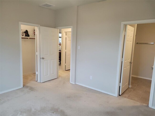 Building Photo - 221 Compania Cove