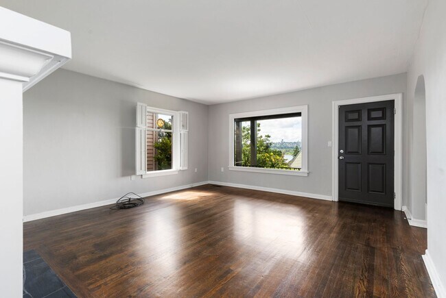 Building Photo - 3814 46th Ave NE