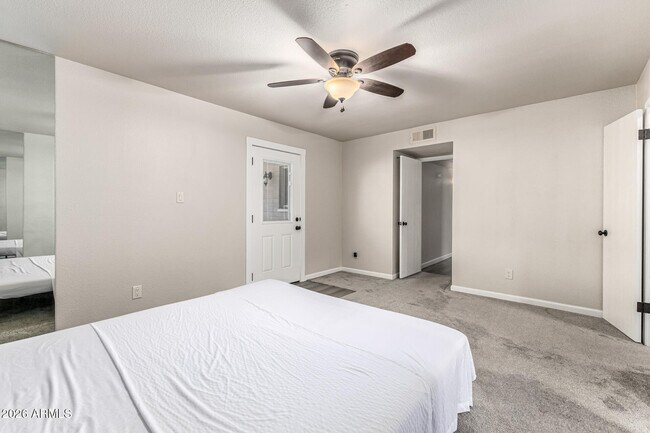 Building Photo - 2502 E Malibu Dr