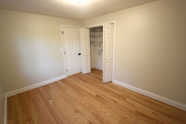 Building Photo - 4 Pinecrest Village