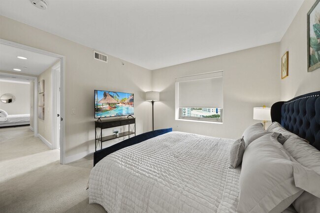 Building Photo - Watermark Waikiki Unit 901 w/ Panoramic Oc...