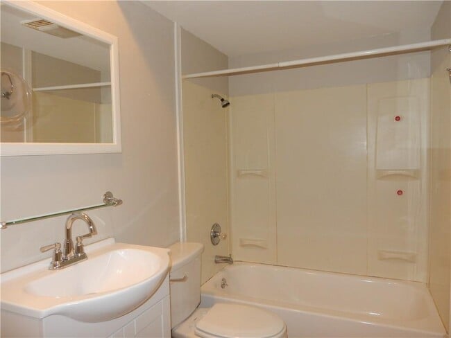 Building Photo - 3089 Colonial Way