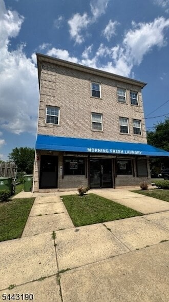 Building Photo - 1427 S Wood Ave