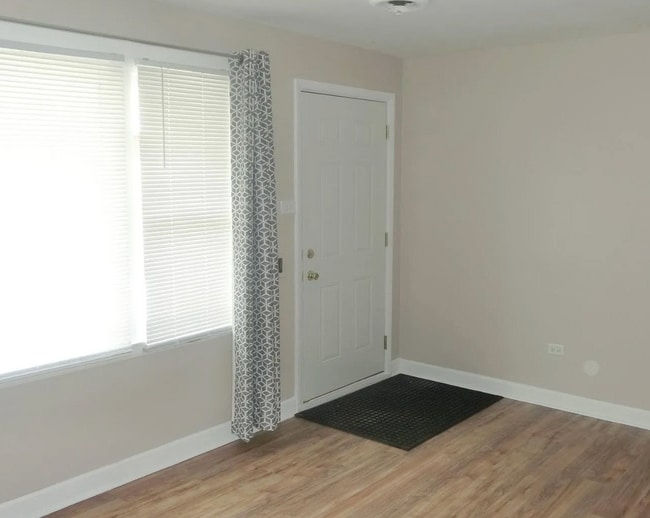 Building Photo - Updated 1-Bedroom Apartment – Available No...