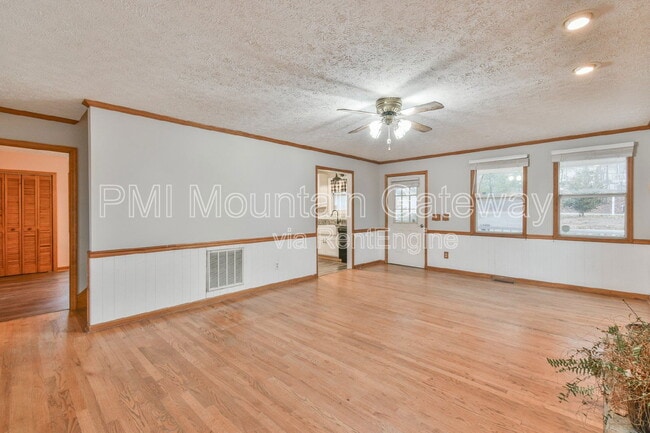 Building Photo - 495 Washboard Rd