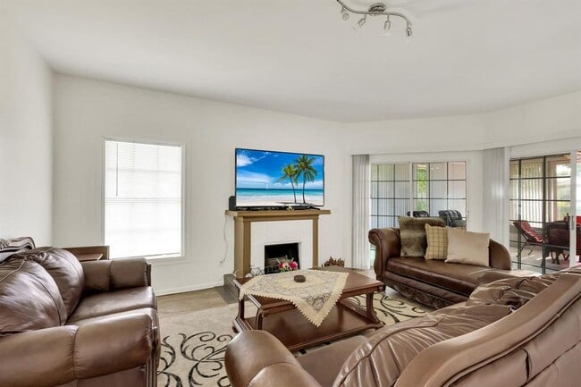 Building Photo - 7334 Pine Creek Way