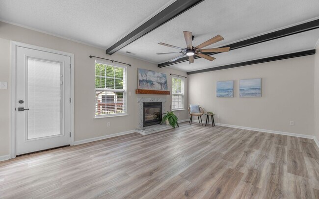 Building Photo - READY NOW!! 4-Bedroom Home w/Attached Garage! Pet Friendly - Fenced Backyard - MUST SEE!