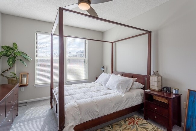 Building Photo - 545 N 1st St