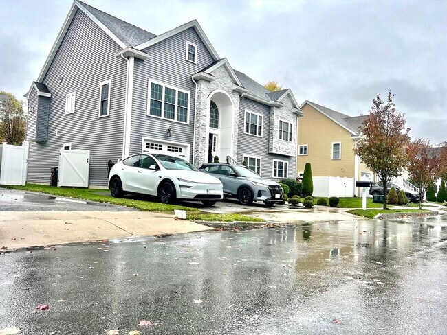 Building Photo - 259 Oakwood Ave