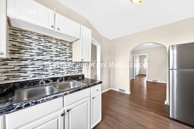 Building Photo - 805 22nd St