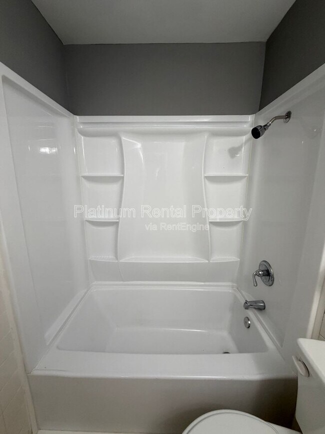 Building Photo - 1492 Waverly Way